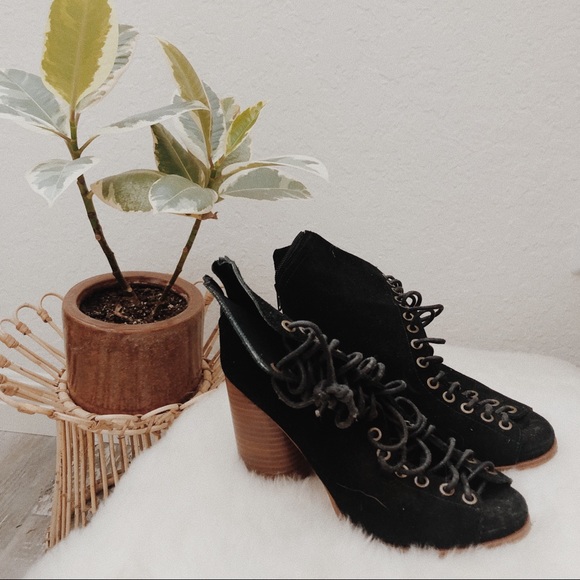 🚚 MOVING SALE! 🚚 Jeffrey Campbell lace up boots - Picture 1 of 3